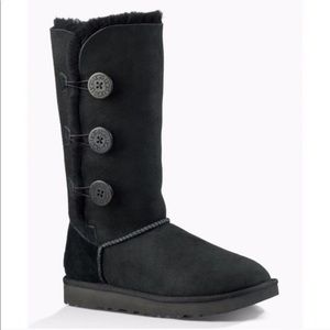 UGG Australia Bailey Button - size 9
